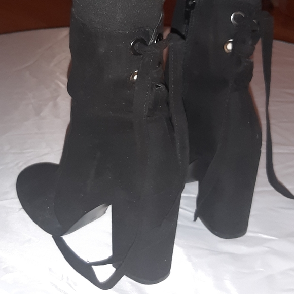 Nine west suede 4" heel black ankle booties boots - Picture 6 of 8